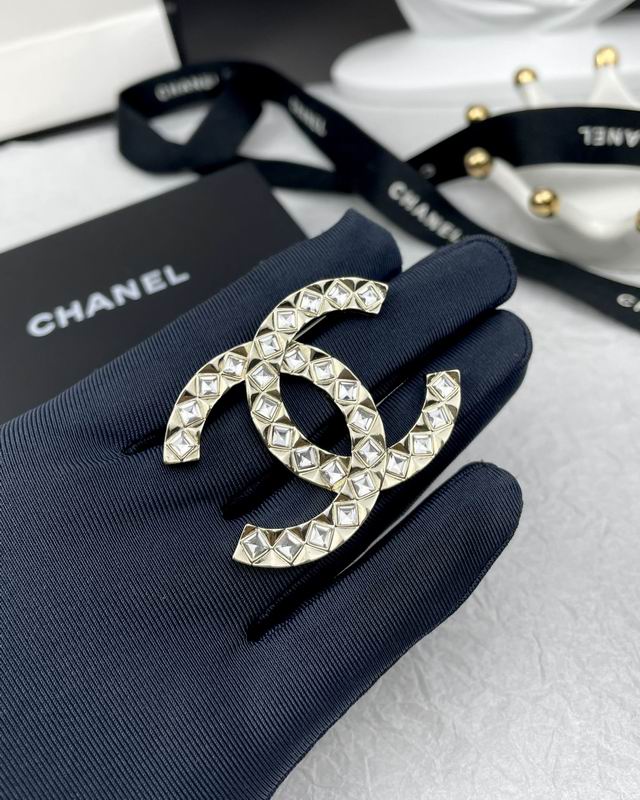 Chanel Brooch 06yxs49